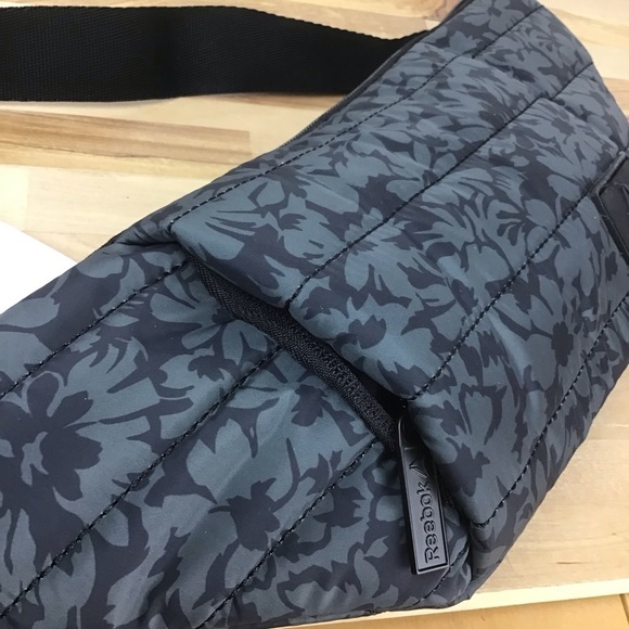 Reebok banana bag black grey travel bag ajustable strap one size floral - Picture 7 of 11